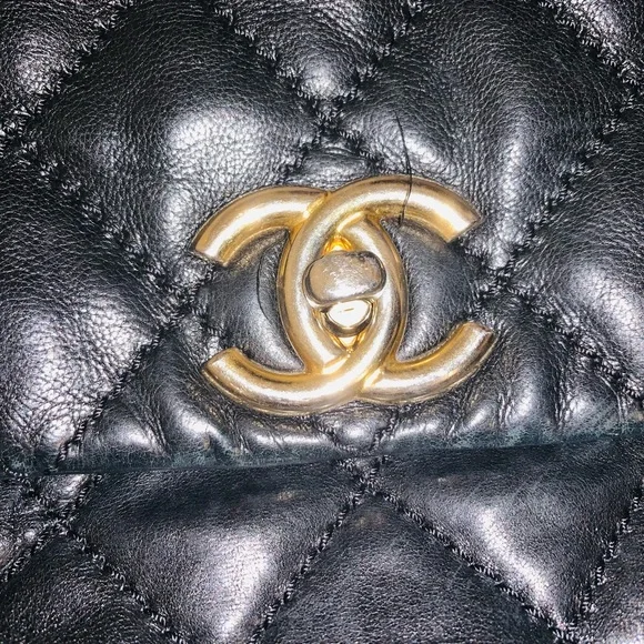 Chanel Black Quilted Leather Shoulder Bag - Picture 15 of 16
